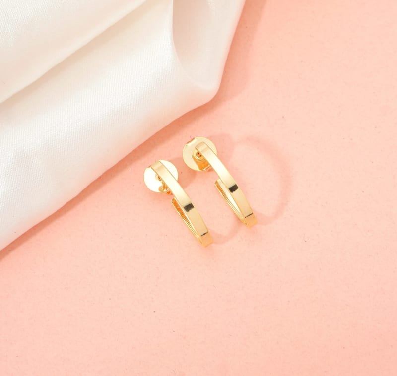 Brinco Argola Oval Minimalista banhada a ouro 18k — TK Semijoias