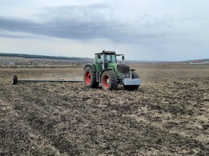 На полях района начались работы.