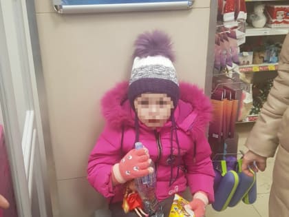 Полицейские вернули глухонемым родителям мальчика, которого нашли возле магазина в Казани
