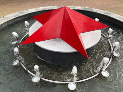 В сквере Славы на улице Зорге заработал фонтан