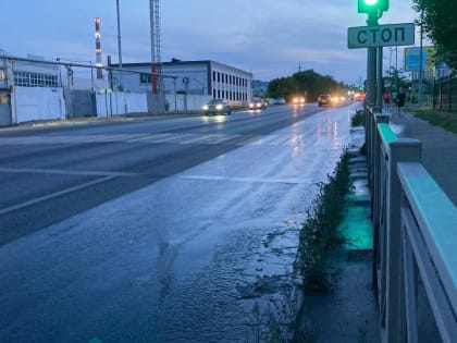 Казанскую улицу затопило водой