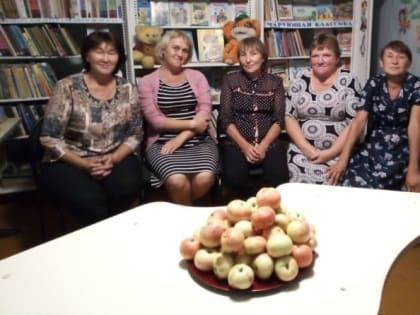 В Иоковской поселенческой библиотеке прошло мероприятие «Наливное яблоко по тарелке катится»