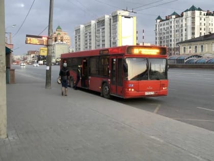 В казанском автобусе перевернулась коляска с ребенком