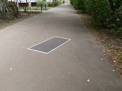 Летающие мусорки, крыши и деревья: последствия урагана в Казани