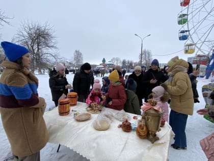 В Бугульме на Масленицу создали оригинальную фотозону с атрибутами