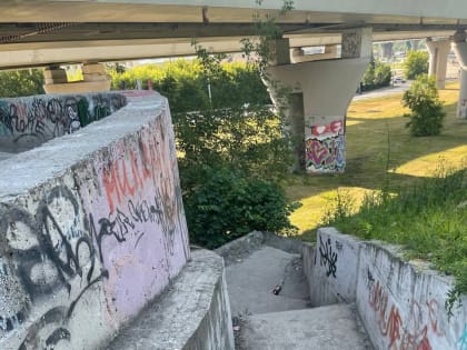 Казанцы недовольны состоянием лестницы под Миллениумом