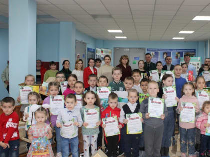 Юные тюлячинцы подарили птицам новые дома