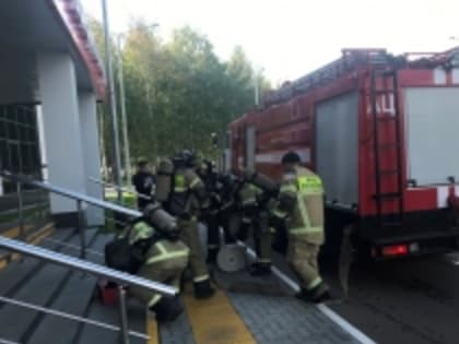 В Набережночелнинском городском суде проведены практические занятия при возникновении чрезвычайных ситуаций