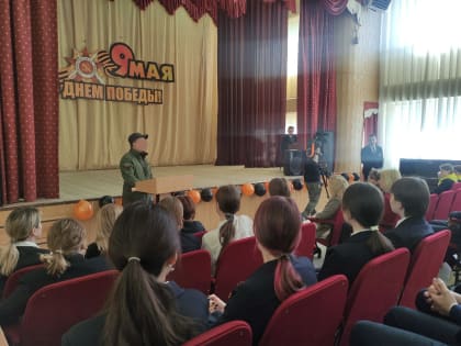 Военнослужащий встретился с челнинскими школьниками