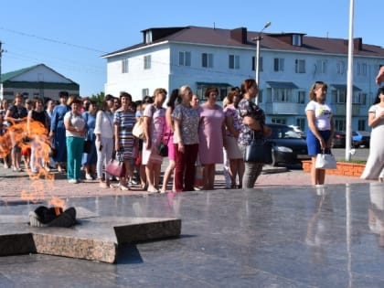 В Нурлате День памяти и скорби начался с возложения венков и торжественного митинга