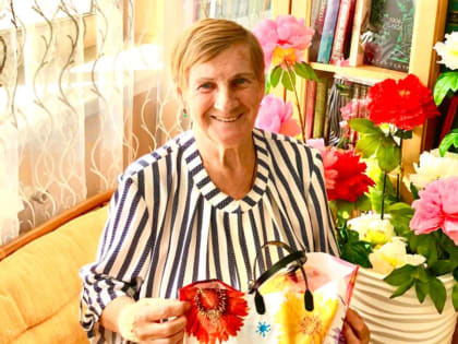 В Верхнеуслонском доме-интернате поздравили именинницу