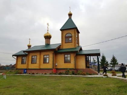 Епископ Чистопольский и Нижнекамский Игнатий освятил храм в Алексеевском районе