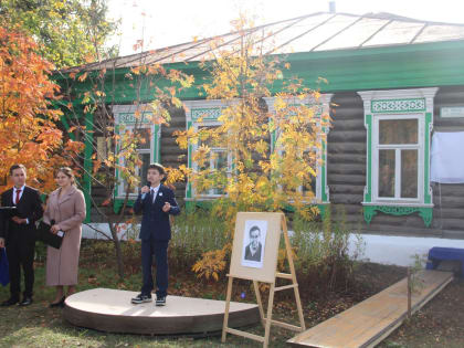 В Елабуге открыли памятную доску педагогу Магинур Файзуллиной