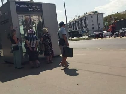 «Пора открывать сауну»: казанцы пожаловались на жаркие остановки