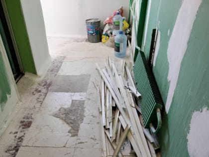 В Нижнекамске жильцы не могут зайти в квартиры из-за свисающих проводов