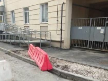 Казанцы не могут попасть во двор из-за ремонта дороги