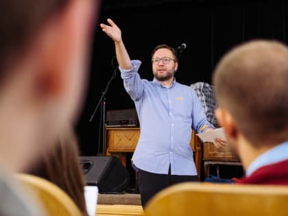 «Артмигрируем» в Казань: для фестиваля в театре Камала «зацементируют» Гамлета