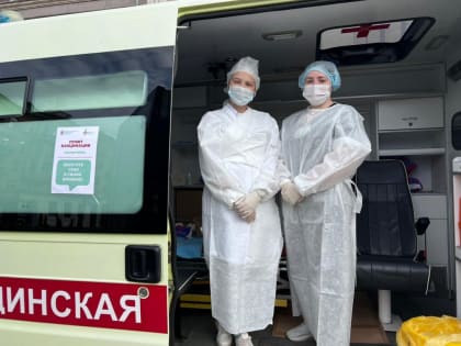 Вакцинацию у метро «Кольцо» проводят сотрудники Университетской клиники КФУ