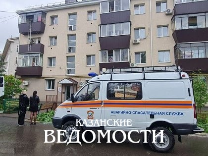 В Альметьевске сотрудникам МЧС пришлось «зайти» в окно квартиры, где плакал оставленный ребенок