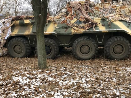 В казанской мечети Марджани добровольцы плетут маскировочные сети для бойцов СВО