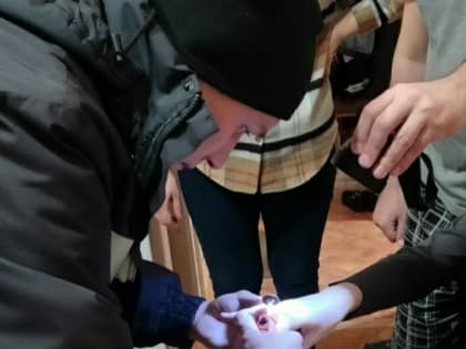 В Казани спасатели помогли снять с пальца девочки застрявшее кольцо