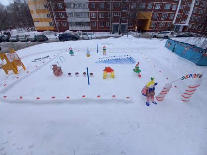 В Набережных Челнах построили "Снежный городок Эколят"
