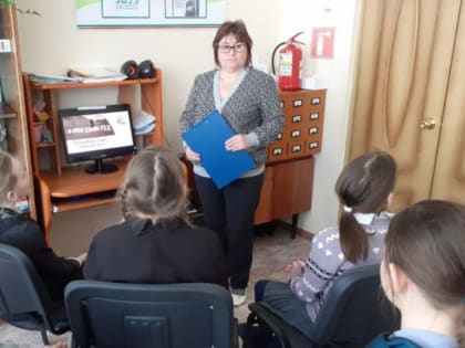 1 марта в Каракашлинской сельской библиотеке, для пользователей среднего школьного возраста, провели беседу «Даже супергероям иногда нужна помощь».