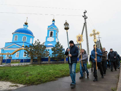 Шествие под Покровом Царицы Небесной