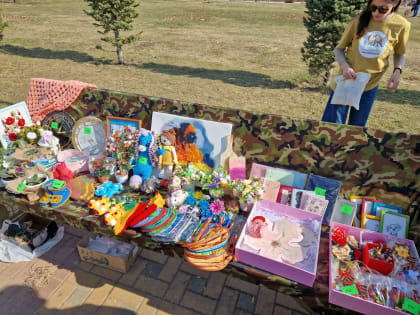 На ярмарке в парке Победы Челнов мастерицы заработали 30 тысяч рублей для СВО