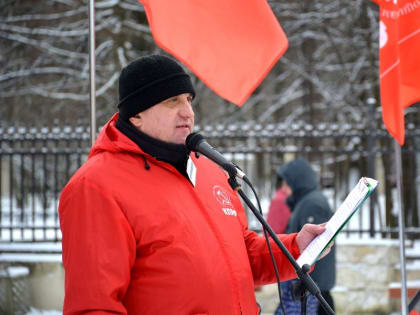 Патриарх Кирилл отметил вклад Юрия Лужкова в восстановление порушенных святынь, среди которых Храм Христа Спасителя