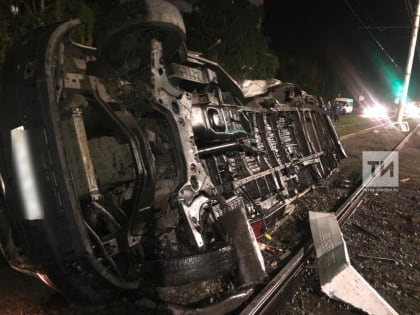 Маршрутка в Набережных Челнах превратилась в груду металла после ДТП с грузовиком, есть пострадавшие (ФОТО)