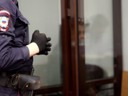 К зданию «Вкусно и точка» в Казани едут кинологи с собакой. Что случилось?