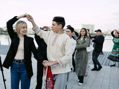 На третьем занятии проекта «Хәрәкәттә – бәрәкәт» казанцев научат танцам сибирских татар