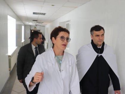 Министр здравоохранения РТ Марсель Миннуллин посетил строящуюся многопрофильную клинику в селе Осиново