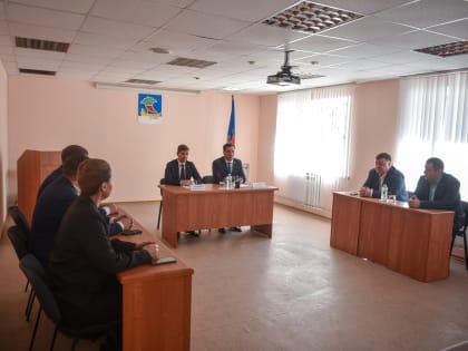 Нового главу района представили коллективу