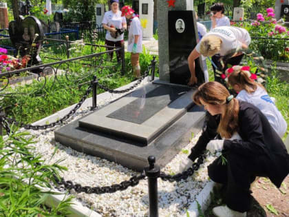 В Бугульме волонтеры благоустроили воинские захоронения