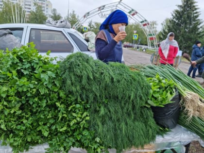 На ярмарках города устроены чайные столы