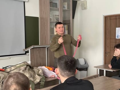 Студенты КИУ погружаются в мир тактической медицины!