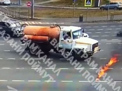 «Призрачный гонщик»: в Казани мотоциклист оставил огненный след на дороге