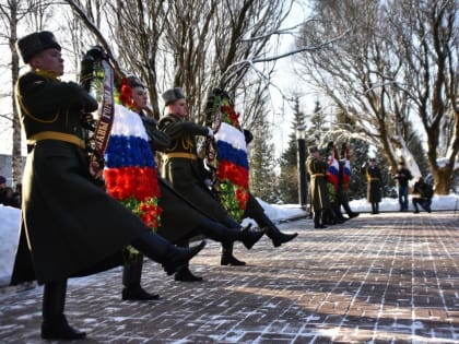 Епископ Мефодий с собором духовенства совершил великую вечерню в праздник Рождества Христова