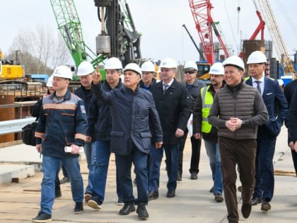 Рустам Минниханов ознакомился с ходом строительства моста в Нижнекамском районе