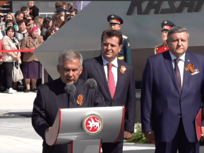 В столице Татарстана открыли 25-метровую стелу «Казань – город трудовой доблести»