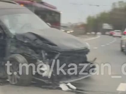 Казань из-за ДТП встала в 9-балльных пробках