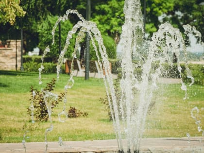 В «Салават Купере» дети продолжают купаться в фонтане