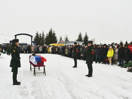 «Коль, ну столько тебе было отведено…»: как в Челнах хоронили «народного доктора» Николая Зотова