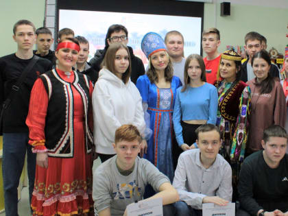 "Под большим шатром России"