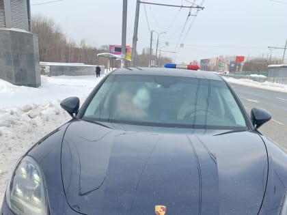 В Казани инспекторы остановили Porsche, водитель которого установил на свое авто номера с машины жены