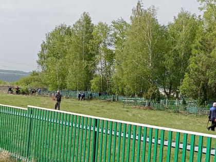 В селе Тутаево прошел субботник по наведению порядка  на кладбище
