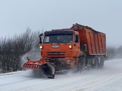 На автомобильных дорогах регионального значения сейчас работают 374 единицы снегоуборочной техники