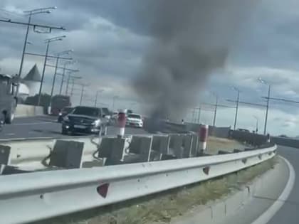 В Казани случился пожар на Кремлевской дамбе